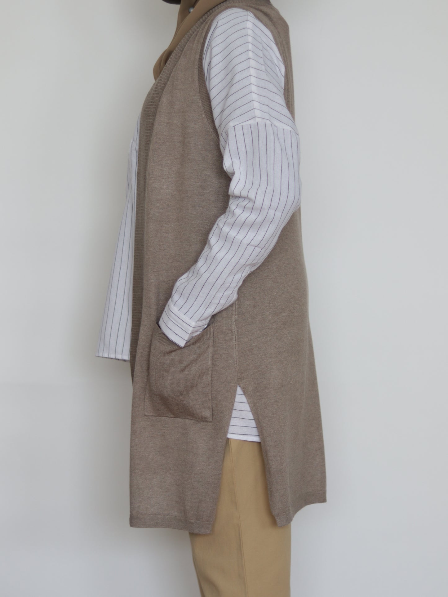 Sleeveless cardigan - Taupe